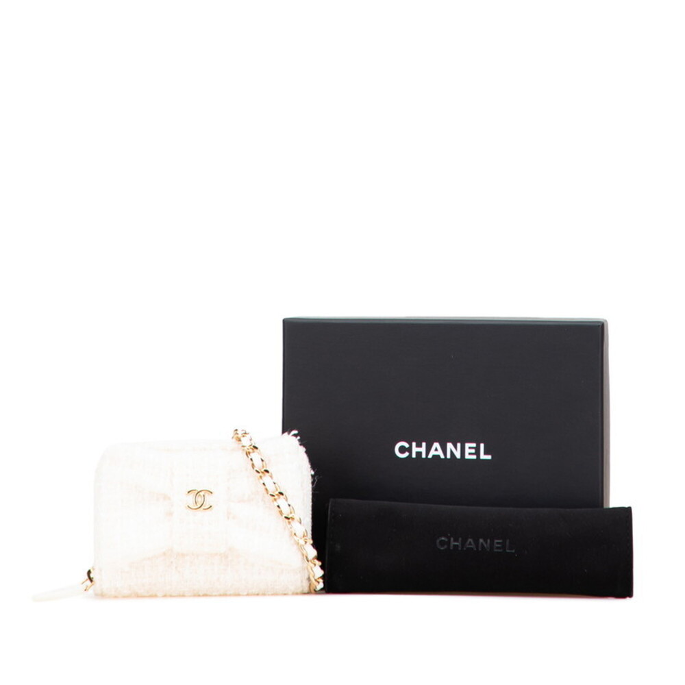 CHANEL Authentic White Leather Logo Wallet - Picture 9 of 10